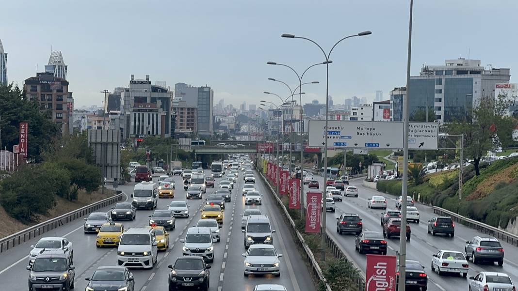 Okullarda uyum haftası başladı: İstanbul'da trafik felç oldu 6